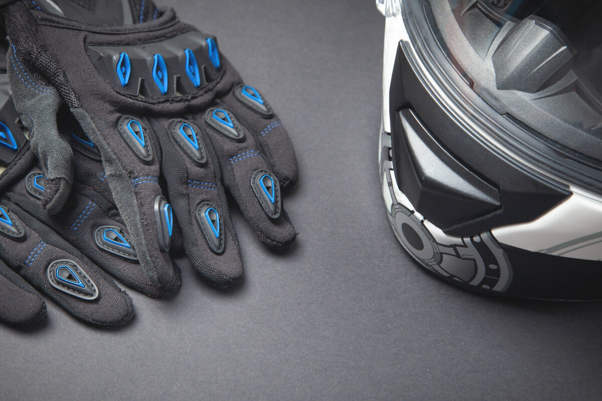 グローブとヘルメット